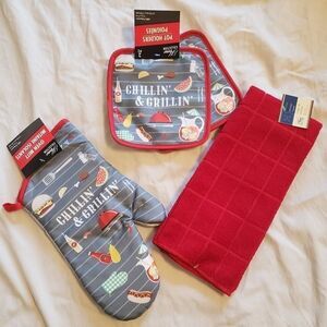 Chillin and Grillin oven mitt  Barbecue kitchen set Red
